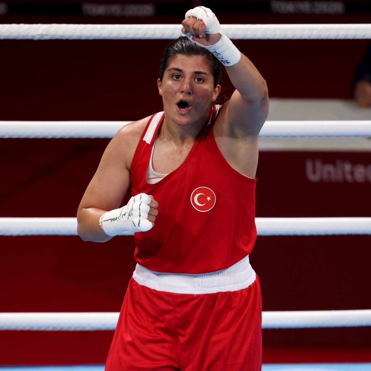 🇹🇷 Busenaz Sürmeneli: “Tam 13 senedir; sabah akşam, gece gündüz bunun için çalışıyorum. Sakatlıklar, yaşadığım psikolojik sıkıntılar… Her şey burası içindi. Ben, Türkiye'ye altın madalya getirmek istiyorum. İnsanlara biraz olsun tebessüm ettirebileceksem, ne mutlu bize.”