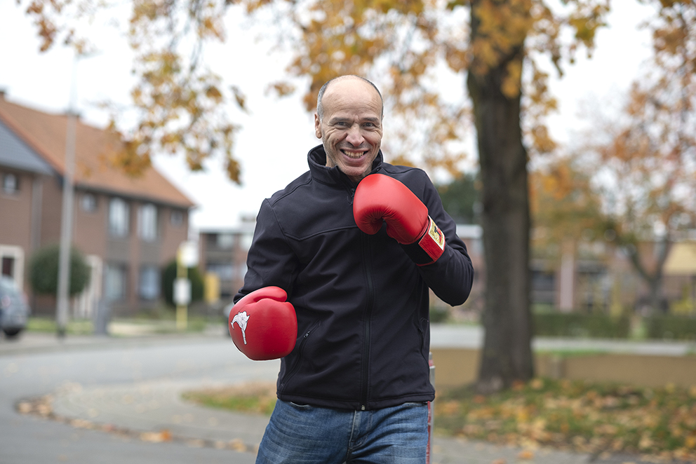 De OS zijn volop aan de gang, atleet in '92, Abdel Wahhabi, gebruikt zijn know-how van toen om kwetsbare jongeren vandaag te leren boksen. 🥊
"Door op te groeien in een sociale woning sta ik met 2 voeten op de grond. Ik besef dat je niks voor niks krijgt"
bit.ly/3AddspT