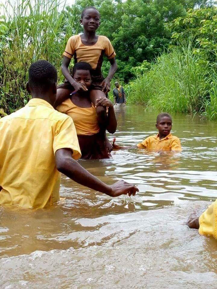 #FixTheCountry 
This just gave me goosebumps...in fact there are situations that are much worse than this and all our leaders care about is building a better home for themselves. This time around we will take action😠