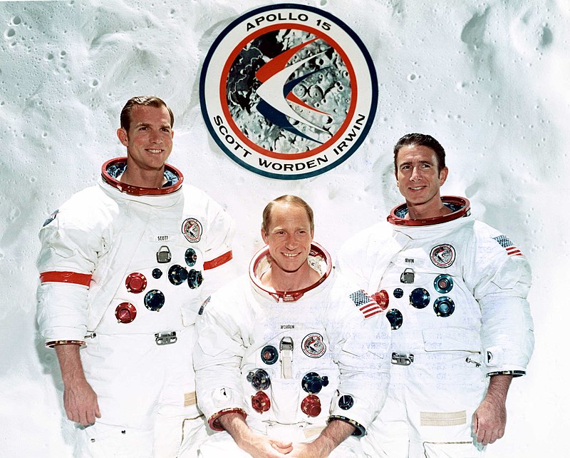 Radio3scienza's tweet photo. "Abbiamo trovato ciΓ² per cui siamo venuti" @DarioKubler ricorda la #GenesisRock trovata dal comandante #DavidScott al suo 3Β° volo e #JamesIrwin, che insieme ad #AlferdWorden formavano l'equipaggio dell'#Apollo15: la prima vera missione scientifica tra carotaggi ed esperimenti" https://t.co/3jsww7zGIe