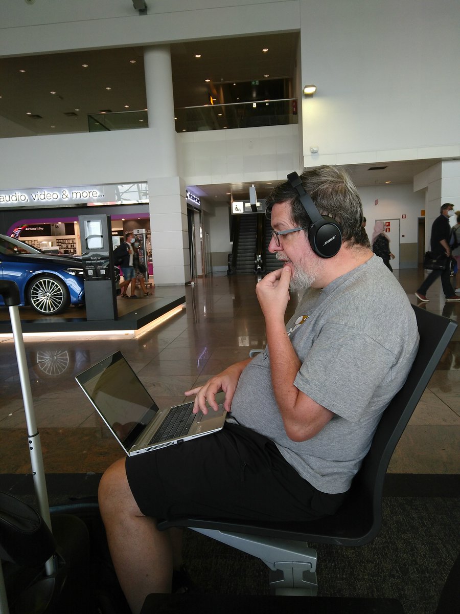 PallinPoppy's tweet image. @benoitmortier1 debugging at the airport...Happy holiday :-) #vacances #debugage #FusionDirectory