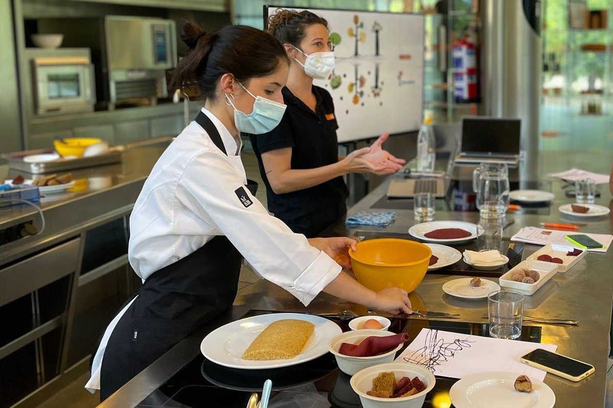 El malbaratament d’aliments és un dels problemes actuals del sistema alimentari♻️ Alícia innova en el desenvolupament de nous productes amb excedents generats de la producció d’aliments, afegint valor i impactant de manera positiva el medi ambient👩‍🍳