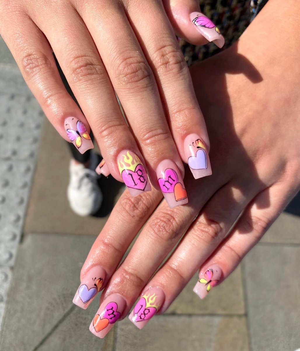There may be a few things that are more important in life than gel nails. But we can't think of any. And we're obsessed 💅
