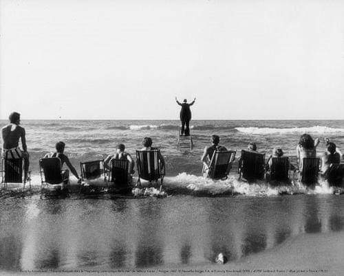 CompagniaTDF's tweet image. ... Ed ecco i luoghi in cui ho collocato il mio teatro, oppure di cui
fantasticavo.
Non posso definire con esattezza che cosa essi avessero
di tanto particolare da indurmi a sceglierli.
La loro, per così dire, “elementare” quotidianità...
ordinarietà...

#TadeuszKantor