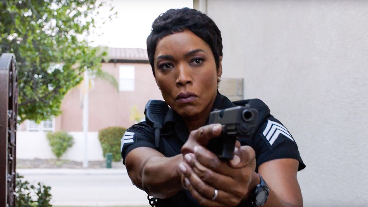 Angela Bassett has inked a new deal paying her $450,000 an episode for FOX drama 9-1-1. 

It marks the highest salary a black woman has ever made on broadcast television.

 deadline.com/2021/08/9-1-1-…