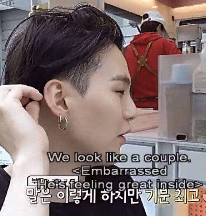 sugaIegend's tweet photo. yoongi's flirting game is stronger than ever https://t.co/r9jzewdNmW