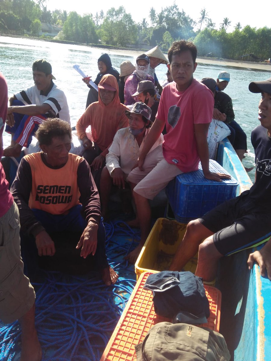 suendra3112's tweet photo. Rabu, (4/8/21), N.Suendra, Luhkan Jembrana, di laut Candikusuma, mendampingi 5 Pokdakan menyelesaikan pemasangan jaring pada masing,, KJA Budidaya laut.
#GiatLuhkanSatminkalGONDOL #Jembrana #jdpb
@brsdm_kp
@puslatluhkp
@lapregiwati https://t.co/R8DmjtXaIu