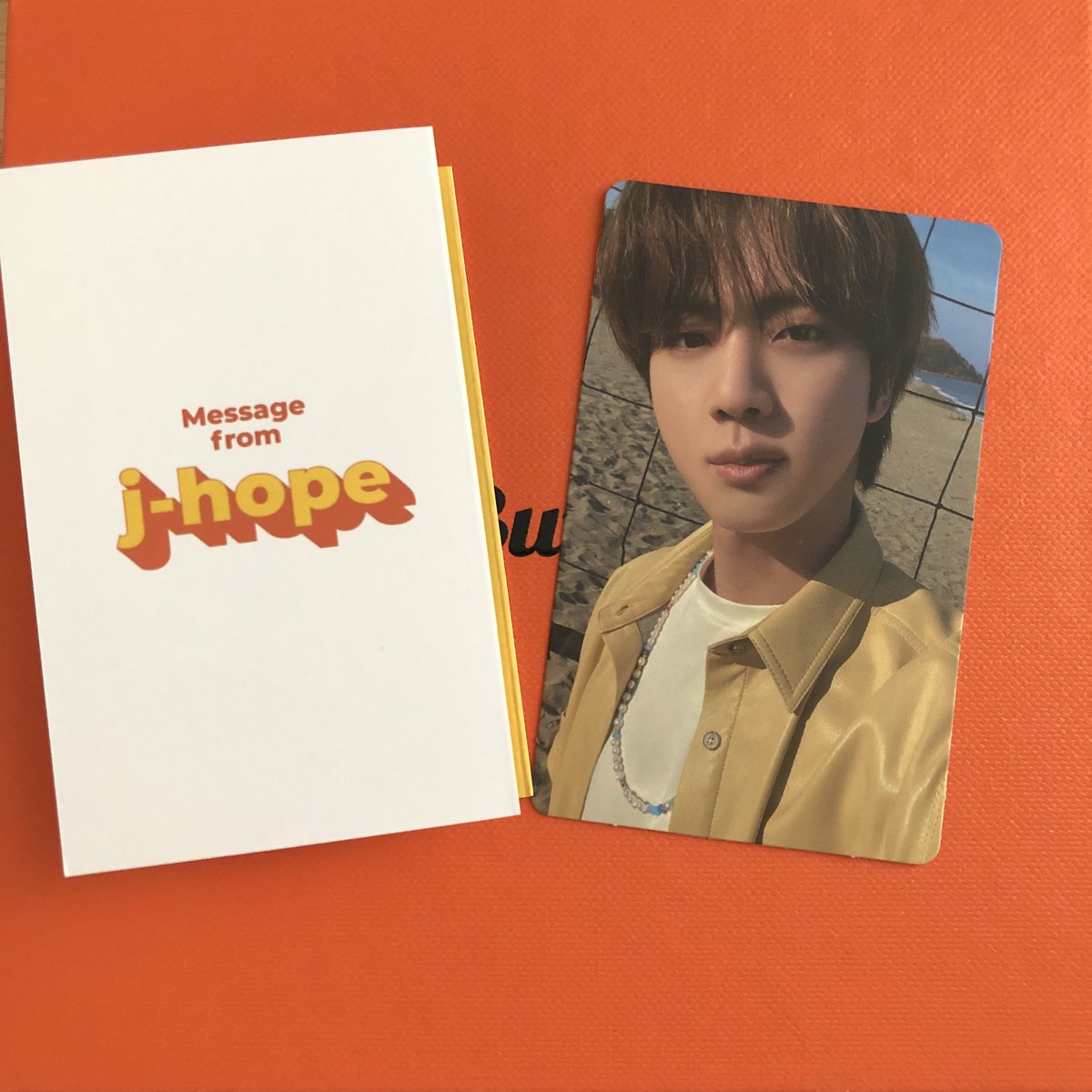 user930407's tweet photo. เนื่องในวันเกิดเราเองค่ะ ก็เลยมาแจกบั้ม peach ver ของครบ การ์ดพี่จิน / message พี่โฮป (ไม่มีโปส) คิวอาร์ยังไม่ได้สแกนด้วยค่า แค่รีทวีต ประกาศวันศุกร์นะคะ🙇🏻‍♀️ #ตลาดนัดบังทัน #ตลาดนัดรถไฟบังทัน #การ์ดบังทัน #ปล่อยของสะสมบังทัน https://t.co/pCrwIUdy9G
