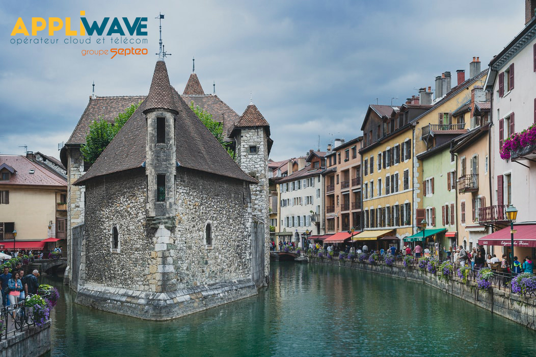 [FIBRE] Nous avons le plaisir de vous annoncer l'ouverture de la fibre Appliwave sur la commune nouvelle d'Annecy ! 🚀
Contactez-nous pour découvrir les villes éligibles ou rendez-vous sur Waza 👇
▶️ hubs.ly/H0TFynM0
#FibreOptique #Fibre #Telecom #Annecy #FTTO