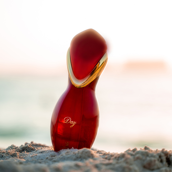 dubaibeautyspot's tweet photo. Celebrating Daz, A Glamourous Addition To French Perfume House Mavroki's Exquisite Collection

#daz #luxury #perfume #reflection  #vibrant #ethereal #Topnotes  #Heartnotes #Basenotes #woody #oud #blossom #florals #citrus #mavroki https://t.co/uWanIKYlef