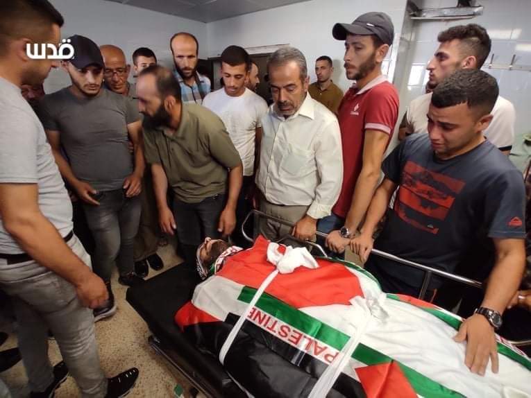 qudsn's tweet photo. مراسل شبكة قدس: "الاحتلال يسلم جثــمان الشهـــيد محمد حسن 20 عامًا من بلدة قصرة بعد احتجازه لشهر".

#فلسطين https://t.co/4w3p2lmfP8