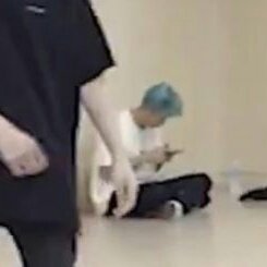 jtoni_n's tweet photo. Meanwhile namjoon on stan acc : "guyss what did I miss?" https://t.co/erdGe2QXCP