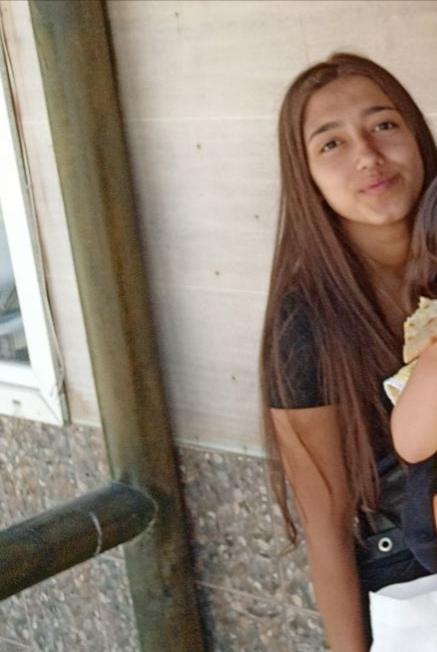 Elif Güney. 16 yaşında. Hocacihan Mahallesi'nden kayboldu. 5 gündür kendisinden haber alınamıyor. Üstünde en son beyaz yarım tişört, gül kurusu ceket, siyah pantolon varmış.