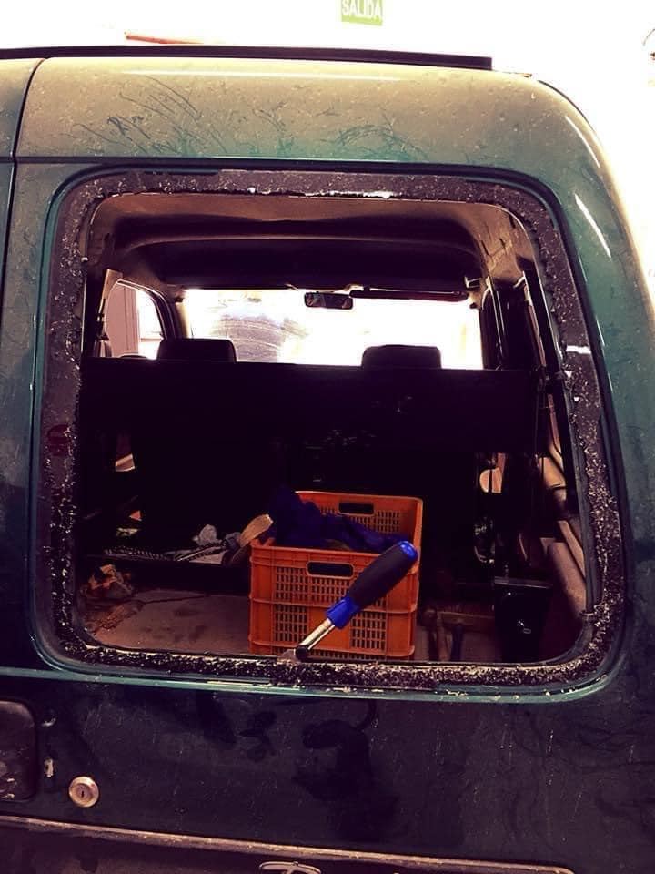 ¿Estas de vacaciones 🏖 y no sabes donde ir 🚗 a cambiar tu Cristal ?  Ven a autocristales Sirauto y te lo solucionaremos 🔧 en el momento y que no te fastidien las vacaciones 🍺
📍Alicante 📍Elche 📍Benidorm 📍San Juan 📍Orihuela 📍San Vicente del Raspeig
☎️ Telf: 965 255 334