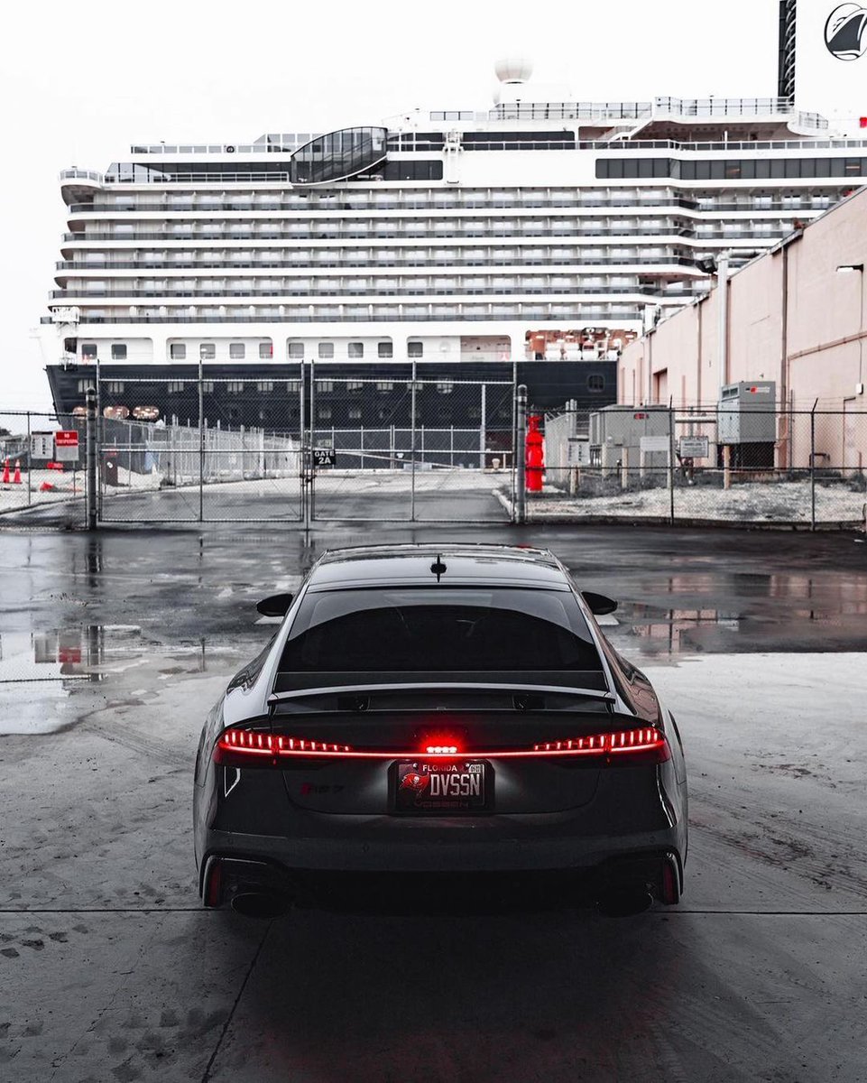 gmancarreviews's tweet image. The RS7 Sportback remains one of the best looking Liftbacks on the market.

Photos Via: IG. kfletchphotography #GCR