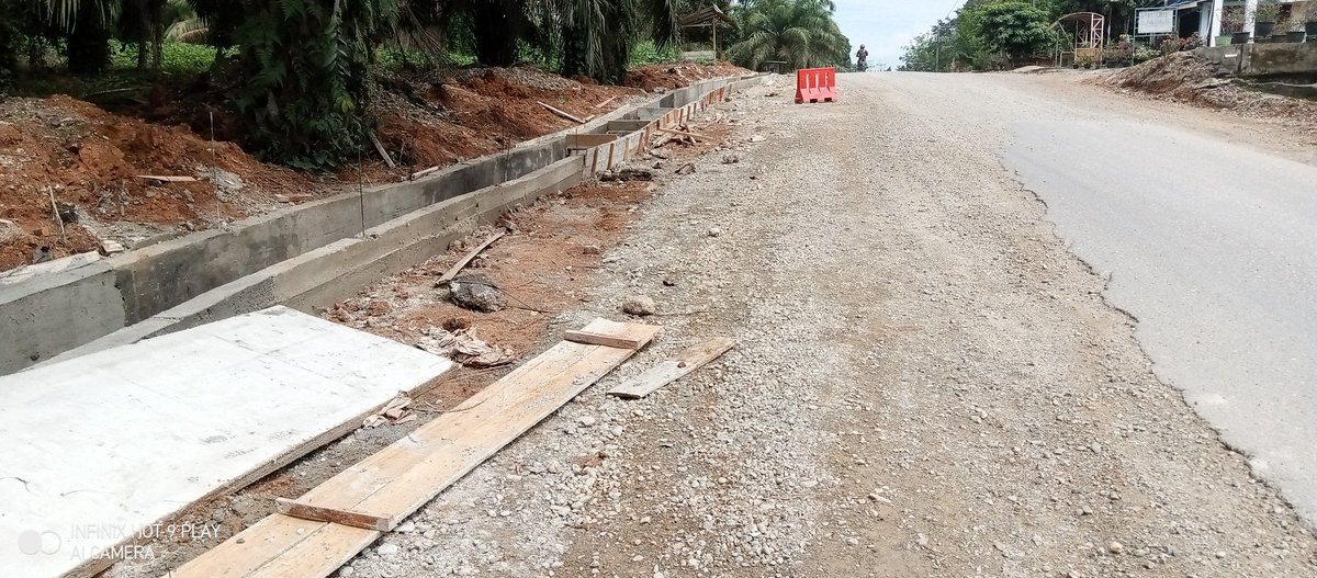 anugrahpost's tweet photo. Inilah bentuk pekerjaan swakelola PUPR UPT Wilayah VI Provinsi Riau yang dikerjakan asal jadi,, https://t.co/2eutj7522Q