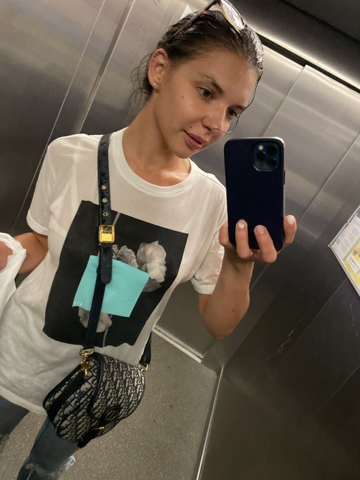 I forgot umbrella🙄💦 https://t.co/FSpoJrhpS7<a href="/tag/clip"class="tags"><span>#clip</span></a>