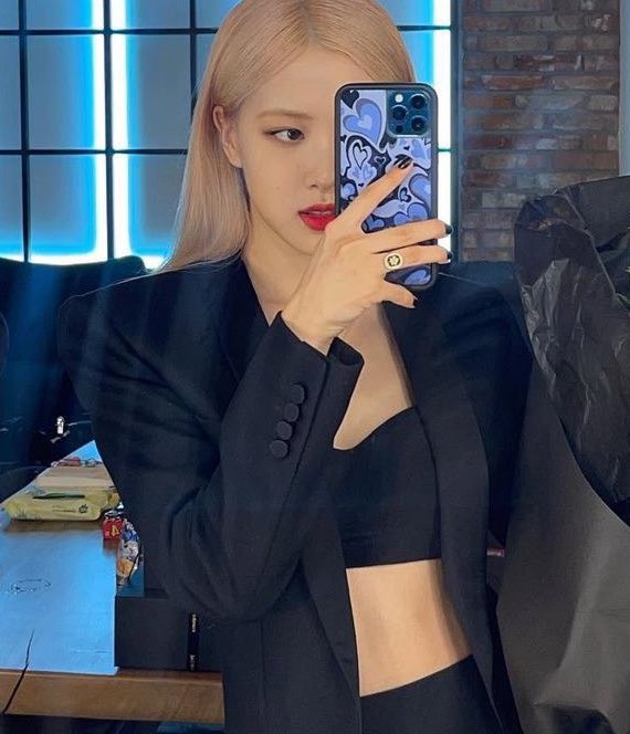 Rxose's tweet photo. ㅤ
ㅤ
𝐌y first post on instagram this month for YSL Beauty. 𝐀 newly mirror selca with a classy vibe and you can say that I'm naturally gifted at doing adorable mirror selca. 𝐅t. my lips which was painted with red lipstick was made me confident while holding a pretty bucket

⠀ https://t.co/Tdycnmf0ae