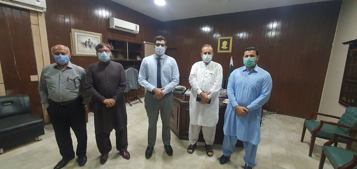 پی پی پی ڈسٹرکٹ سینٹرل کے صدر ظفر احمد صدیقی ،جنرل سیکریٹری دل محمد خان،انفارمیشن سیکریٹری شہزاد مجید ،کی ڈپٹی کمشنرضلع وسطی جناب طحہ سلیم، سےملاقات، ملاقات میں ضلع وسطی کے بلدیاتی مسائل اورخصوصا" کرونا کی بڑھتی ہوئی صورتحال کےحوالے سےگفتگو ہوئی
@ShezadMajeed_ <a href="/Zafarppp1/">Adv.Zafar Ahmed Siddiqui</a>