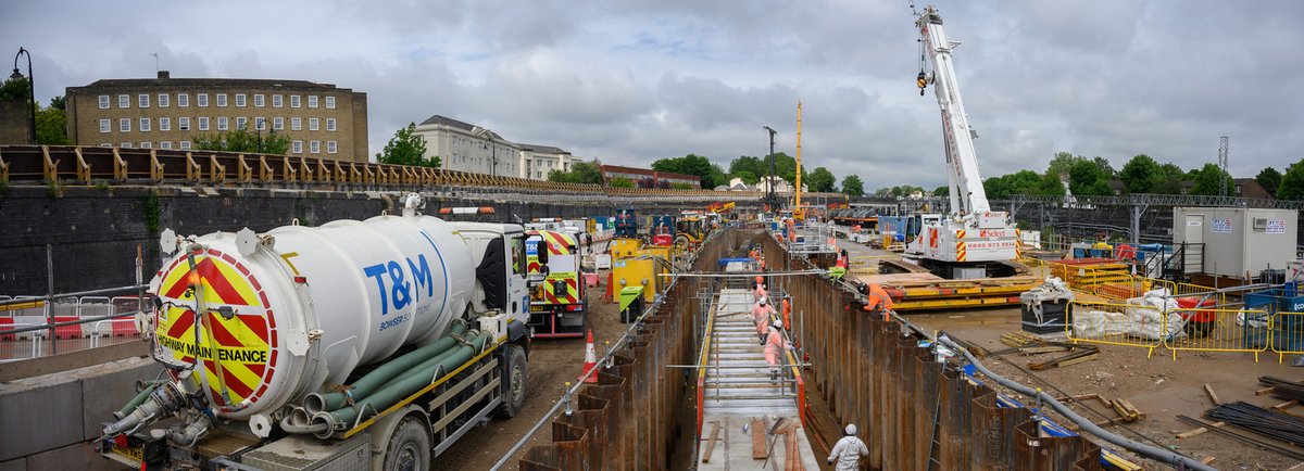 HS2ltd's tweet photo. With HS2 work progressing at #OldOakCommon and Euston, we’re recruiting for hundreds of new #jobs across the #London area. Check the HS2 Jobs Board for #jobs, there and elsewhere, in our supply chain.
https://t.co/m8GxQLCgzi
#ConstructLondon #PlanForJobs https://t.co/nfAveOEPc2
