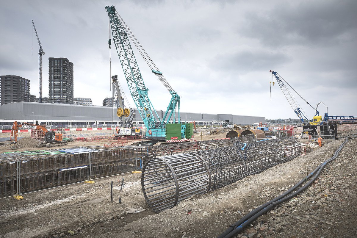 HS2ltd's tweet photo. With HS2 work progressing at #OldOakCommon and Euston, we’re recruiting for hundreds of new #jobs across the #London area. Check the HS2 Jobs Board for #jobs, there and elsewhere, in our supply chain.
https://t.co/m8GxQLCgzi
#ConstructLondon #PlanForJobs https://t.co/nfAveOEPc2