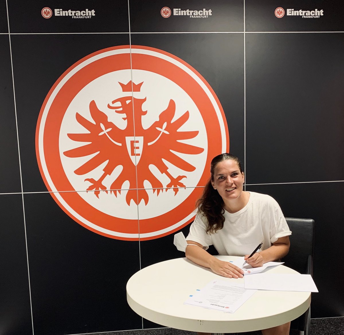 I’m happy to announce that I have joined Frankfurt 😃! I am very excited about this next chapter in my career! 🦅

#sge #eintracht #frankfurt #eintrachtfrankfurt #eintrachtfrauen #DieLiga