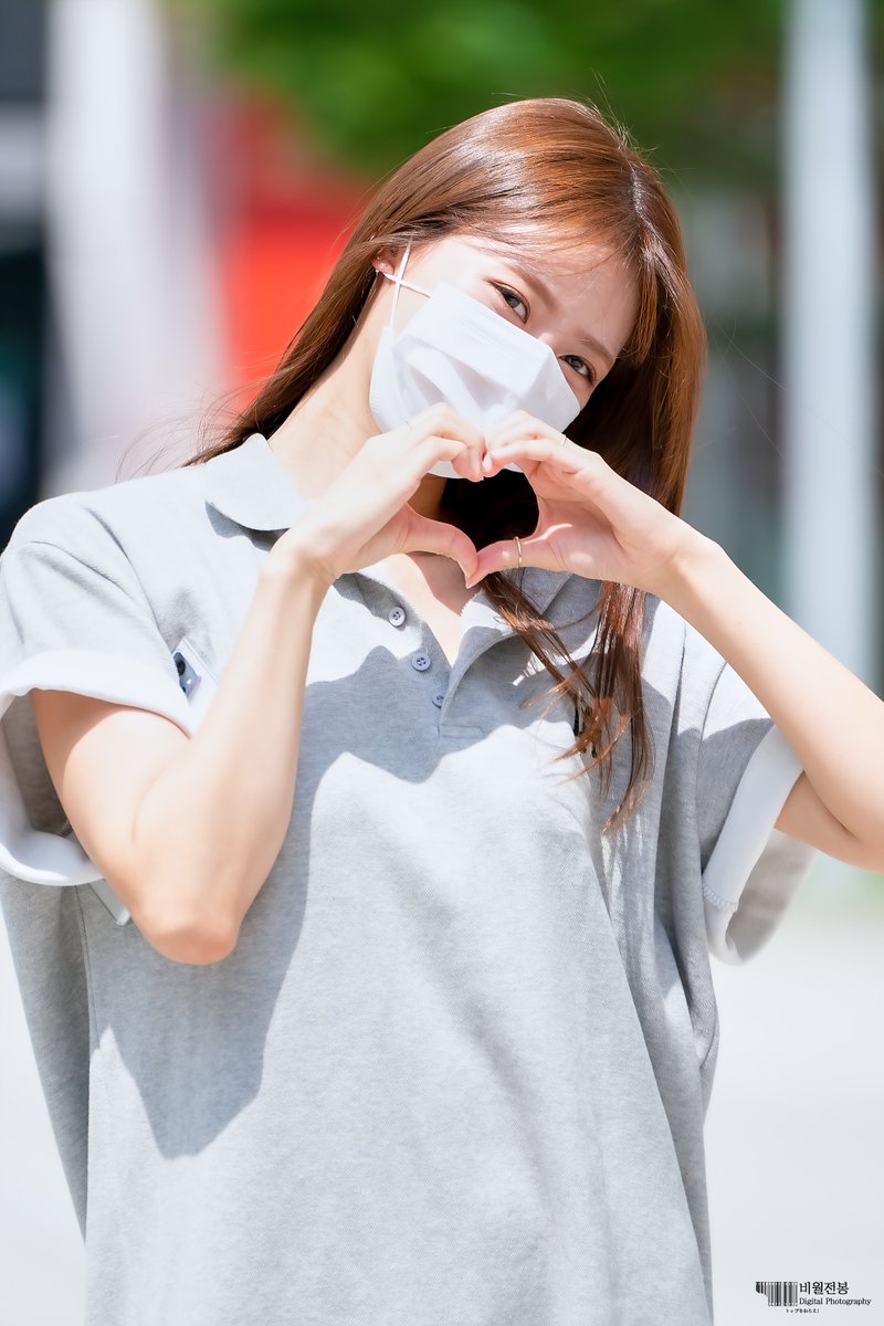 aim4thetop12's tweet photo. 210804 SBS 파워FM 컬투쇼 출근길 러블리즈 미주 두장

왕 하트 미주! 손가락 하트 미주미주!

#러블리즈 #Lovelyz # #이미주 #미주 #Mijoo #서울 #Seoul https://t.co/SYj7ZXKUyh