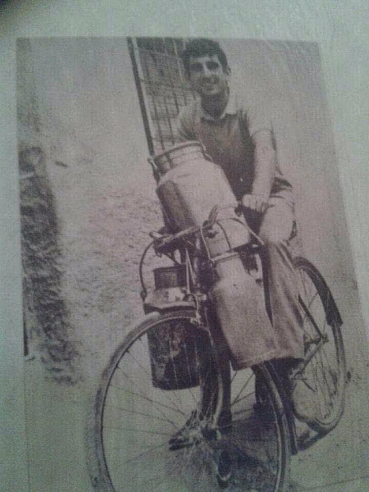 Ahí tenemos un figurón del toreo, sonriendo en su humilde trabajo. Así se llega. Dámaso Gonzalez. Un ejemplo de persona.