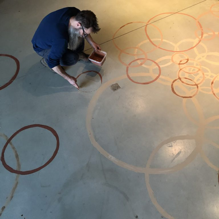 Phase de recherche avec Laetitia Bourget et Philippe Charles sur la réalisation d’une fresque sur le sol de la galerie de la cuisine. 
Rendez-vous samedi 14 aout pour l'inauguration de l'exposition "Ethersection" 
Plus d'informations : la-cuisine.fr/ethersection/