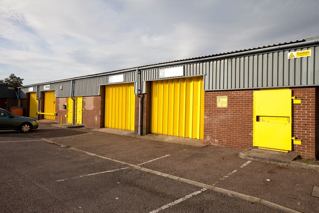 tfcproperty's tweet image. **New Instruction** Willan Industrial Estate, Salford. 2,000 sq ft industrial unit suitable for a variety of uses. Close to Manchester City Centre,  Media City UK, Trafford Park and the J.1 of M602. Early access available subject to status. buff.ly/3jzfIAu
