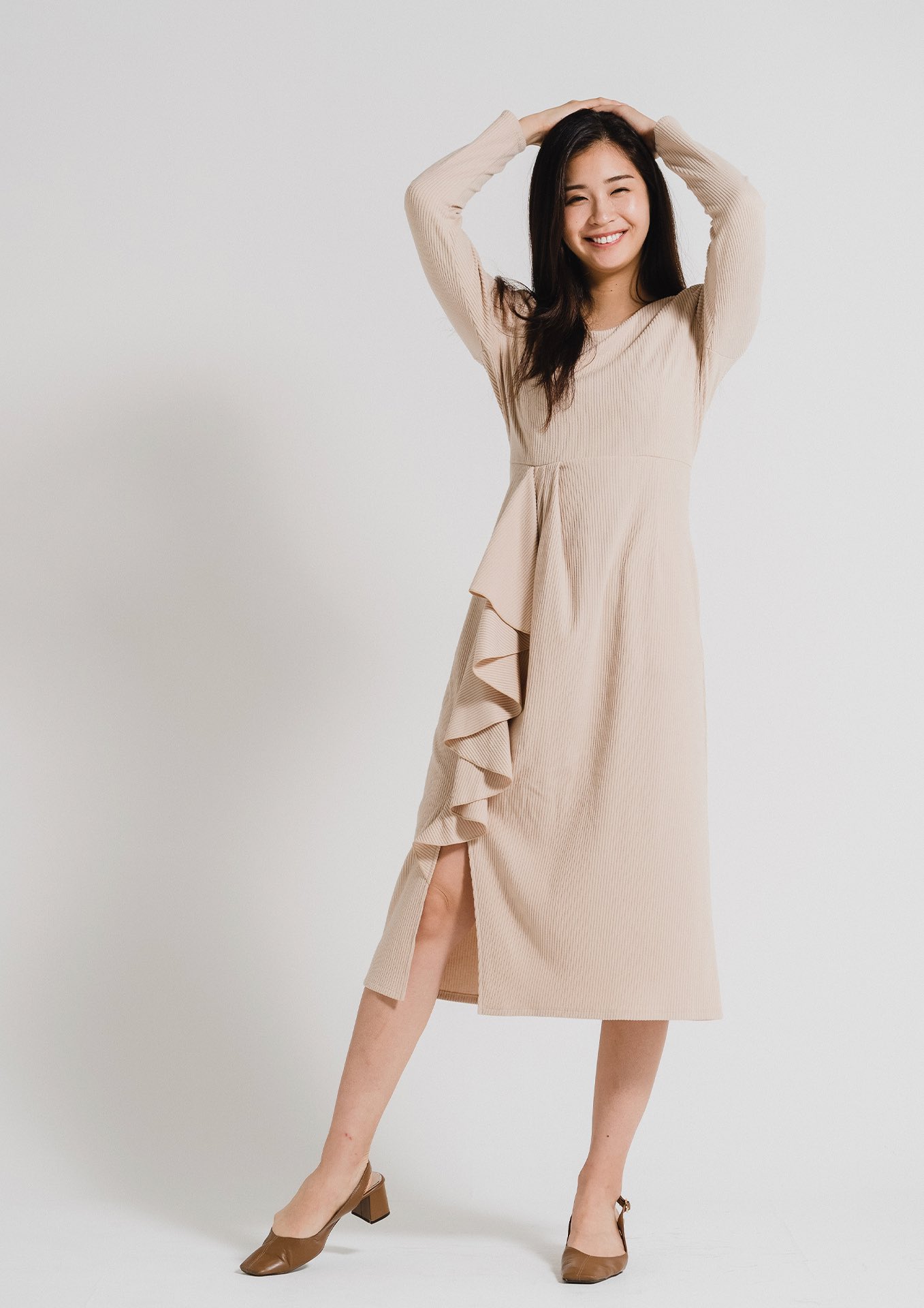 Refon Tokyo 骨格ブランド 骨格ストレートさん向け 骨格ストレート リブカットフリルワンピース カラー ネイビー ベージュ サイズ S M 首周りをすっきりさせ首長効果 ジャストウェストで一番細い箇所を強調 スカート部分はタイト気味に