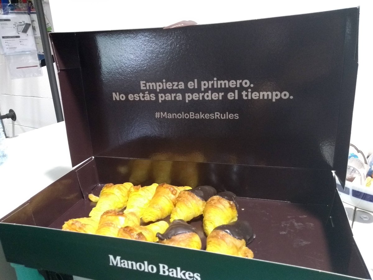rokubn's tweet image. Manolitos' day at ROKUBUN! 🥐🥐🍫

Today, working from home doesn't feel such appealing 🤤

#almuerzo #sweetsnack #lookingtoarriveattheoffice #ñamñam #ManoloBakesRules