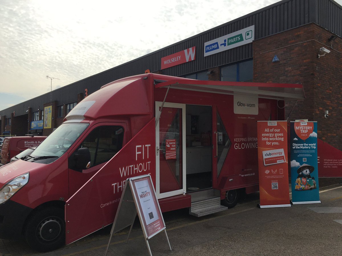 CraigGibbs_VL's tweet photo. The @glow_wormclub Small But Mighty Roadshow in association with @WolseleyUK has rolled into South London. Pop in and see me at Wandsworth branch, 🌭 & ☕️ is served.
Have some special offers on for today only! 🔥
#grabadeal https://t.co/cott5yhzCx