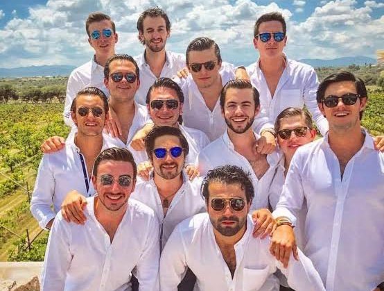 Dubscomuni's tweet photo. Aquí la foto con mis nuevos compas del Paradise Blue en Cancún. 🤑👌 https://t.co/IxJNAQI0Uv
