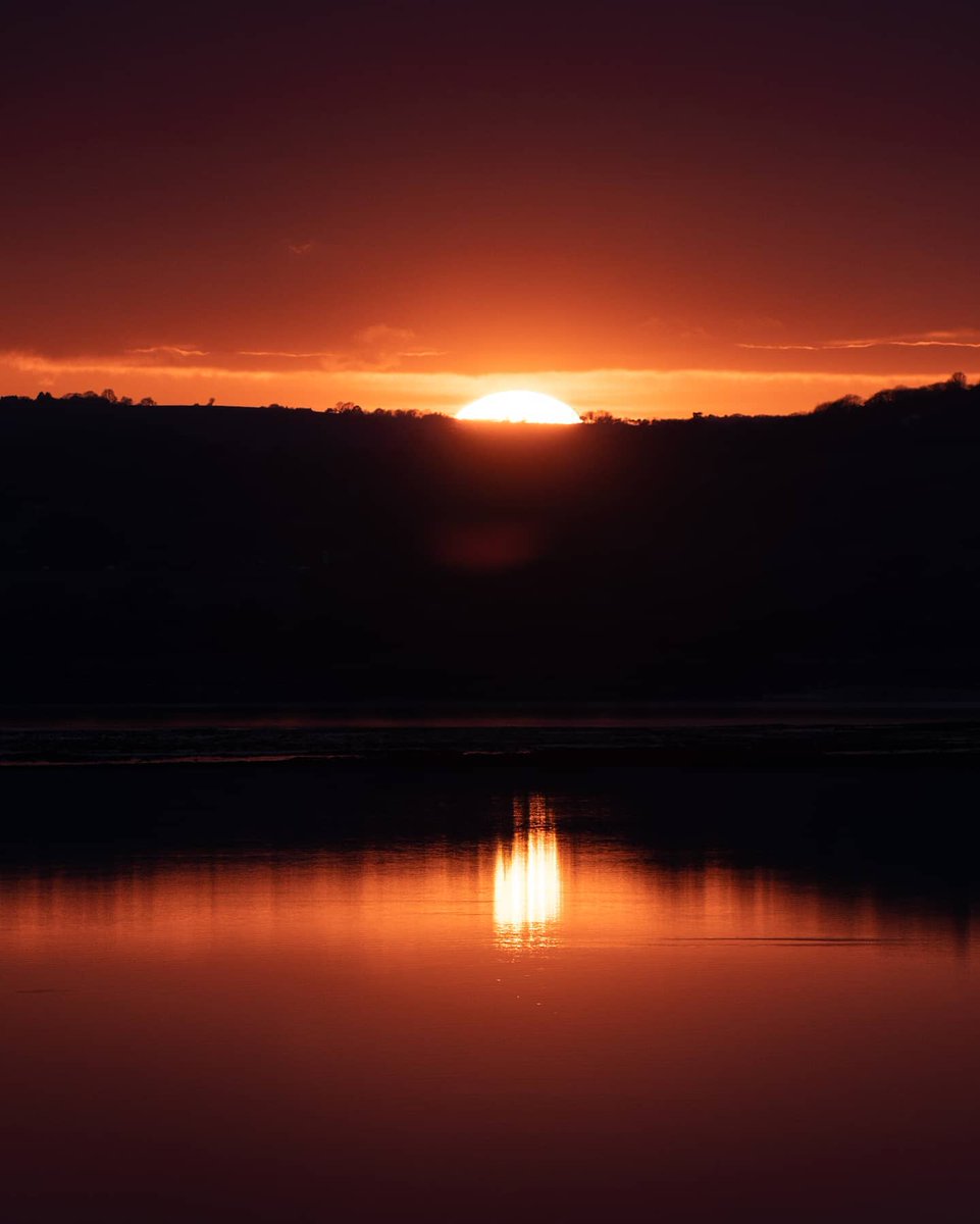Molten Sun
.
.
.
.
.
#yourbristol #sunset_captures #sunsetphotography #sunsetgram #sunsetlover🌅 #igersbristol #fujifilm_xseries #fujicolor #telephoto #gloucestershire_gems #igersglos