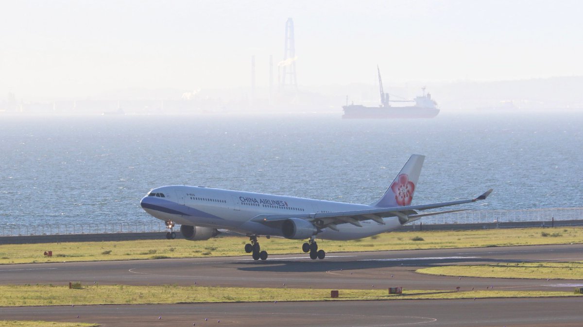 中部国際空港セントレア S Tweet チャイナエアラインのa330が台北からセントレアに到着です 尾翼に描かれた梅の花が可憐ですね チャイナエアラインの台北線 8月は本日と25日 水 に運航予定です Trendsmap