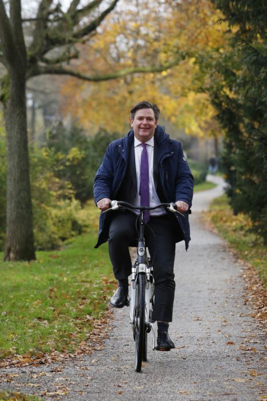 Bestuurder <a href="/FlorisVoorink/">Floris Voorink</a> (wethouder in de <a href="/GemeenteHsum/">Gemeente Hilversum</a>) aan het woord over de #Omgevingswet: Durven doorpakken als het spannend wordt ow.ly/50AG50FG9C3