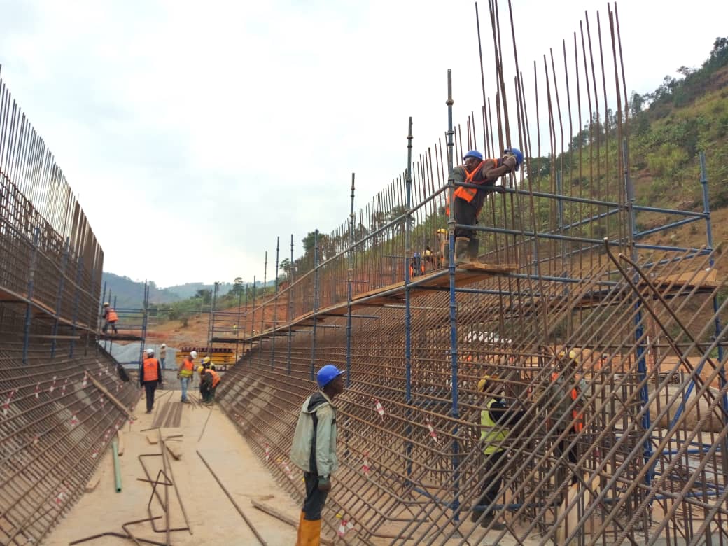 cmc_orascom's tweet photo. Les travaux du ferraillage pour le dessableur du JIJI et la route d'accès à la centrale de JIJI #Burundi #JIJI #Mulembwe #Projet #Hydroélectrique https://t.co/T5OUL0nEw7
