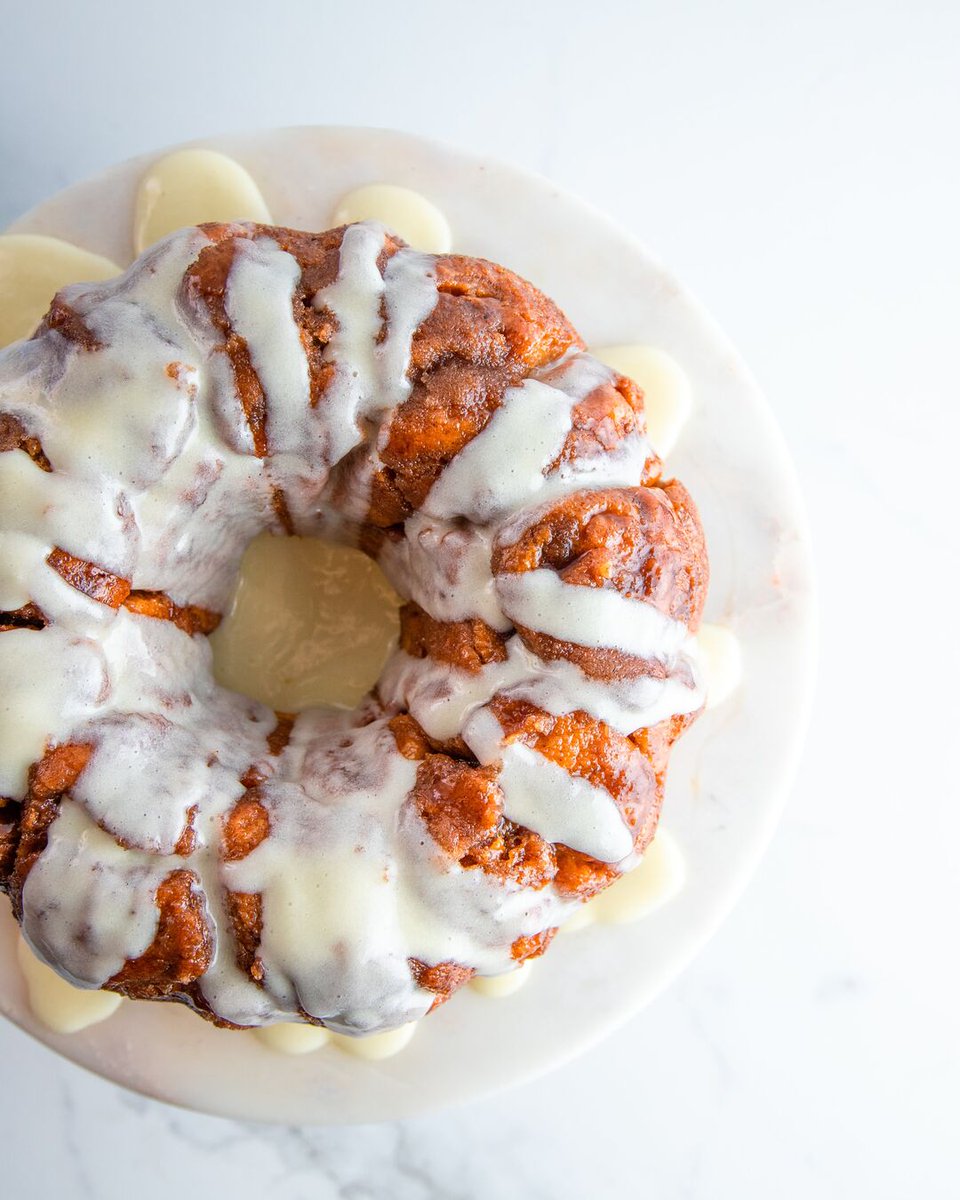 For an extra special weekend treat, bake up this Cinnamon Roll Monkey Bread that's pull-apart perfection. It's every bit extra and sure to bring joy to everyone gathered around the kitchen table.  

Recipe: chsugar.com/recipe/cinnamo…