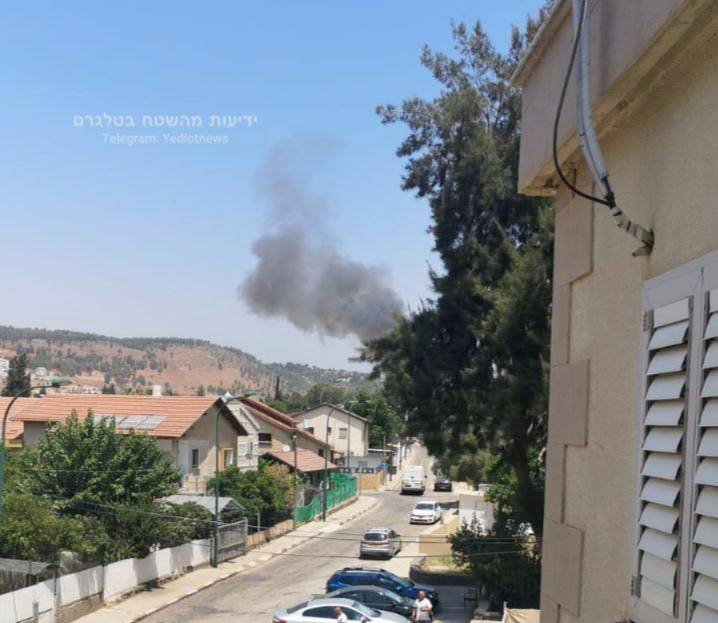 Son dk /Haber M G ÜCK

İsrail'in kuzeyinde roket isabet eden Kiryat Shmona'dan dumanlar yükseliyor