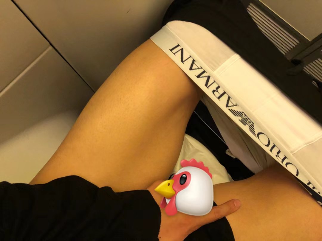 去年在飞机的厕所里即兴拍了一张