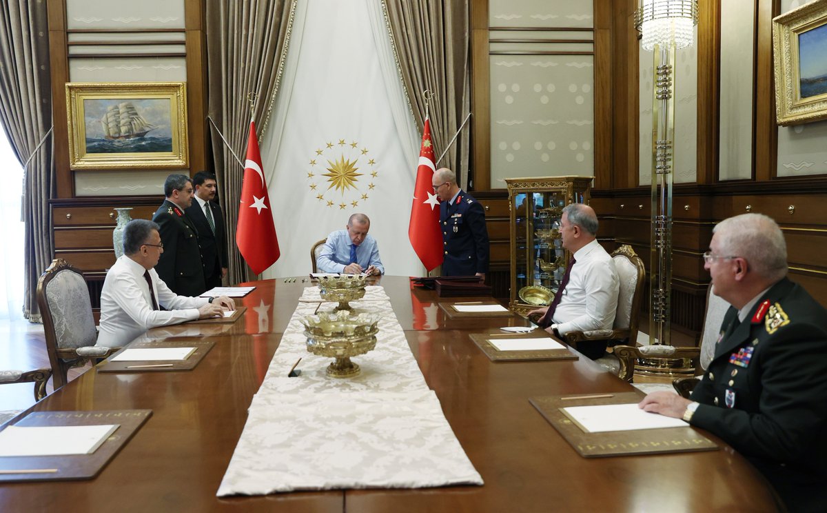 Akparti's tweet photo. Cumhurbaşkanımız Recep Tayyip Erdoğan, Yüksek Askeri Şura kararlarını imzaladı. https://t.co/k4MyiTayM1