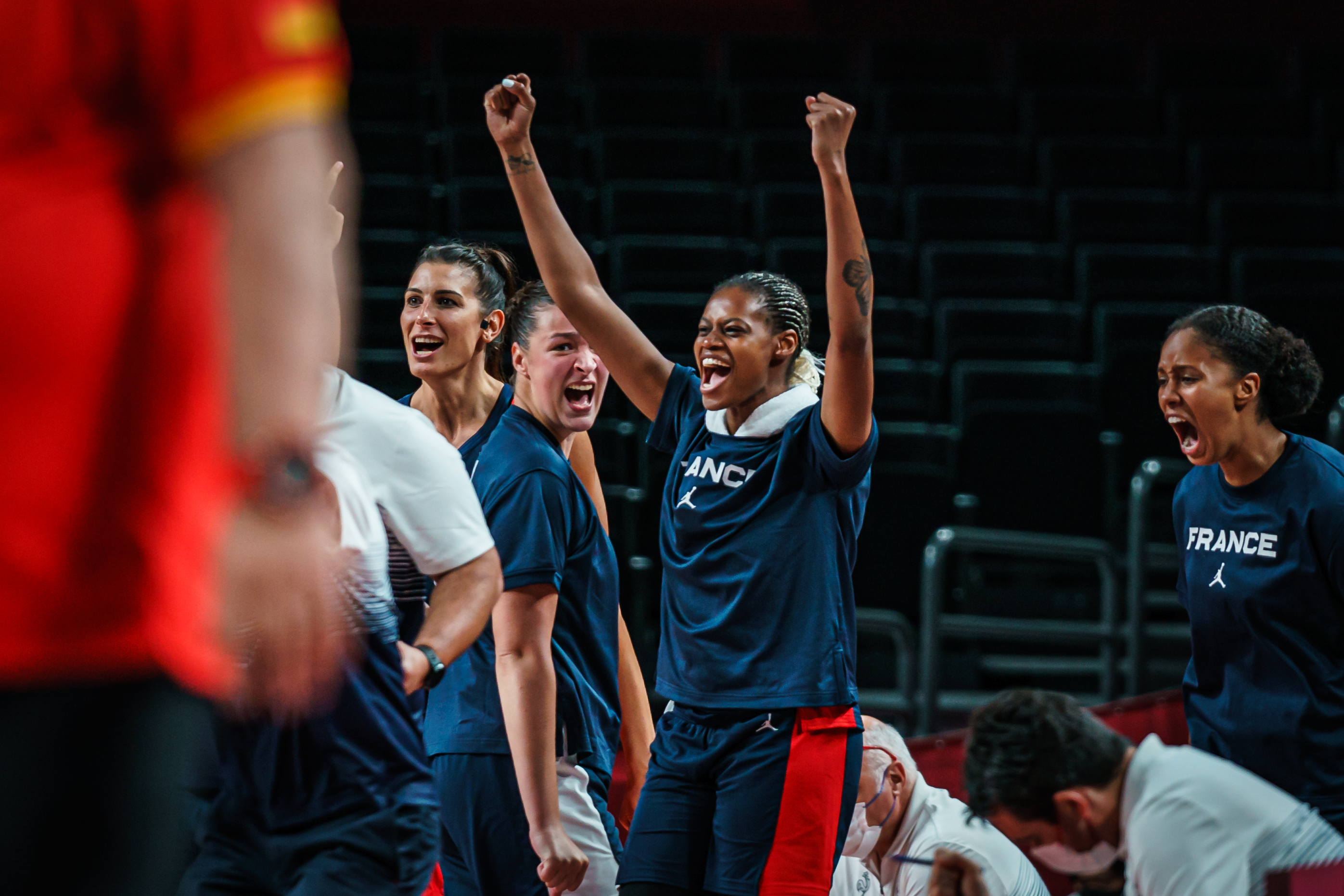 FIBA on X: "The France bench erupts as Marine Johannes gets one to fall  with 0.1 left on the shot clock!!! 🇪🇸 64 🇫🇷 65 ⏱️ 16.6 Q4 Follow live  ➡️ https://t.co/pzGsG0mk0m #