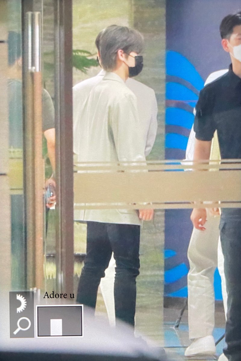 AdoreU_0624's tweet photo. 210804 데키라 출근 #ENHYPEN  #선우

아기초코볼 오랜만🖤

#엔하이픈 #김선우 #SUNOO https://t.co/1p1FSl4AjO