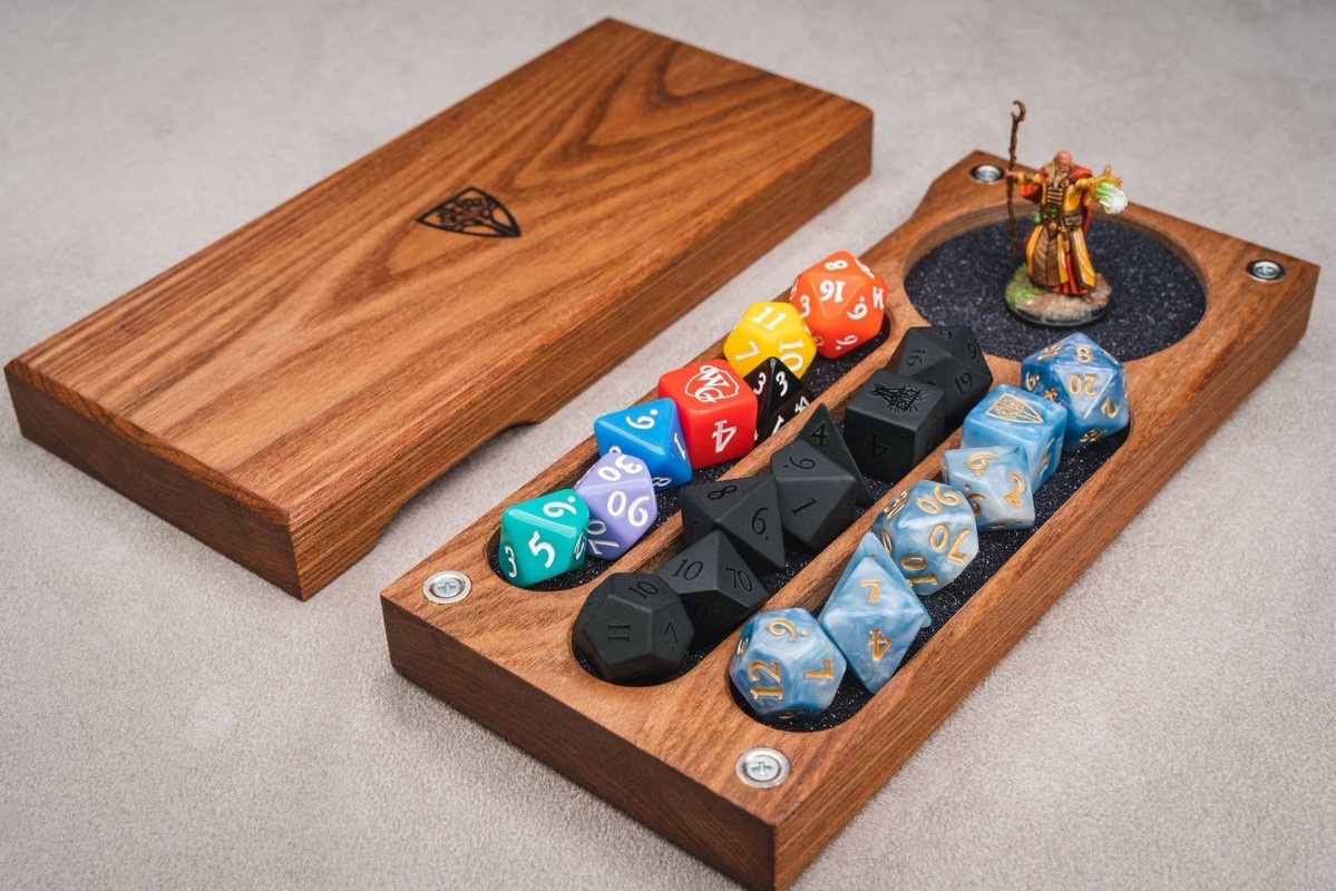 WyrmwoodGaming's tweet photo. Wyrmwood Wednesday Giveaway ⏳

"I like shorts! They're comfy and easy to wear!"
- Youngster 1998 👏

We're giving away the NPC Set from the Classic Adventuring Party in its final week! 

(RULES POSTED BELOW👇)
#dice #ttrpg #dnd #dnd5e https://t.co/Cm75JxTYhg