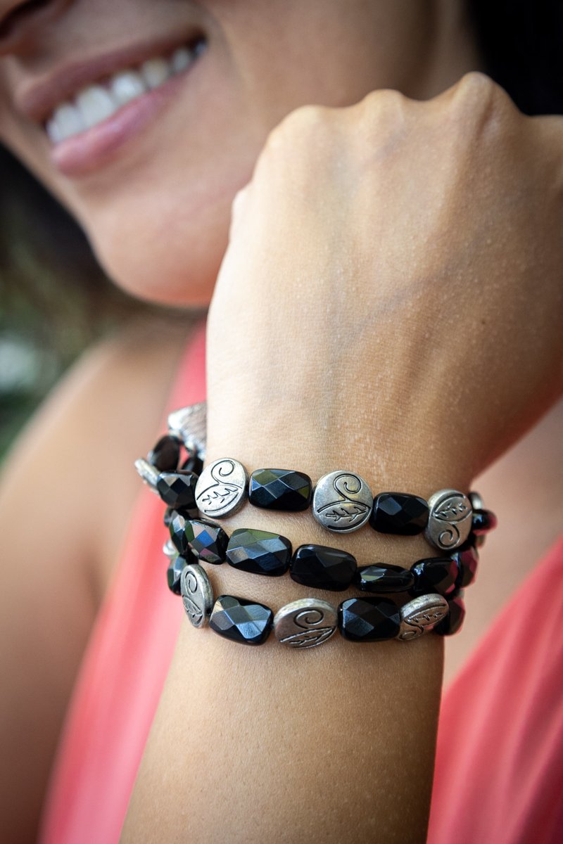 malikabyanju's tweet photo. Three strand faceted #black #onyx and silver findings #bracelet. #MalikaByAnju #handmade #jewelry https://t.co/2eJtDZhQx6