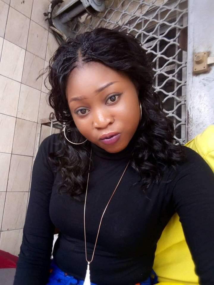 KrissToumi's tweet photo. Cette jeune Maquilleuse Prothésiste Camerounaise basée à Bamenda s'appelle FAITH FEH et elle a réussi habilement a métamorphosé ce petit garçon de peau noire en un petit albinos pour un projet de sensibilisation.
En tout cas, on trouve ça très réussi😊
Chapeau l'artiste ! 😊🙏🇨���� https://t.co/n4rwXShFKq