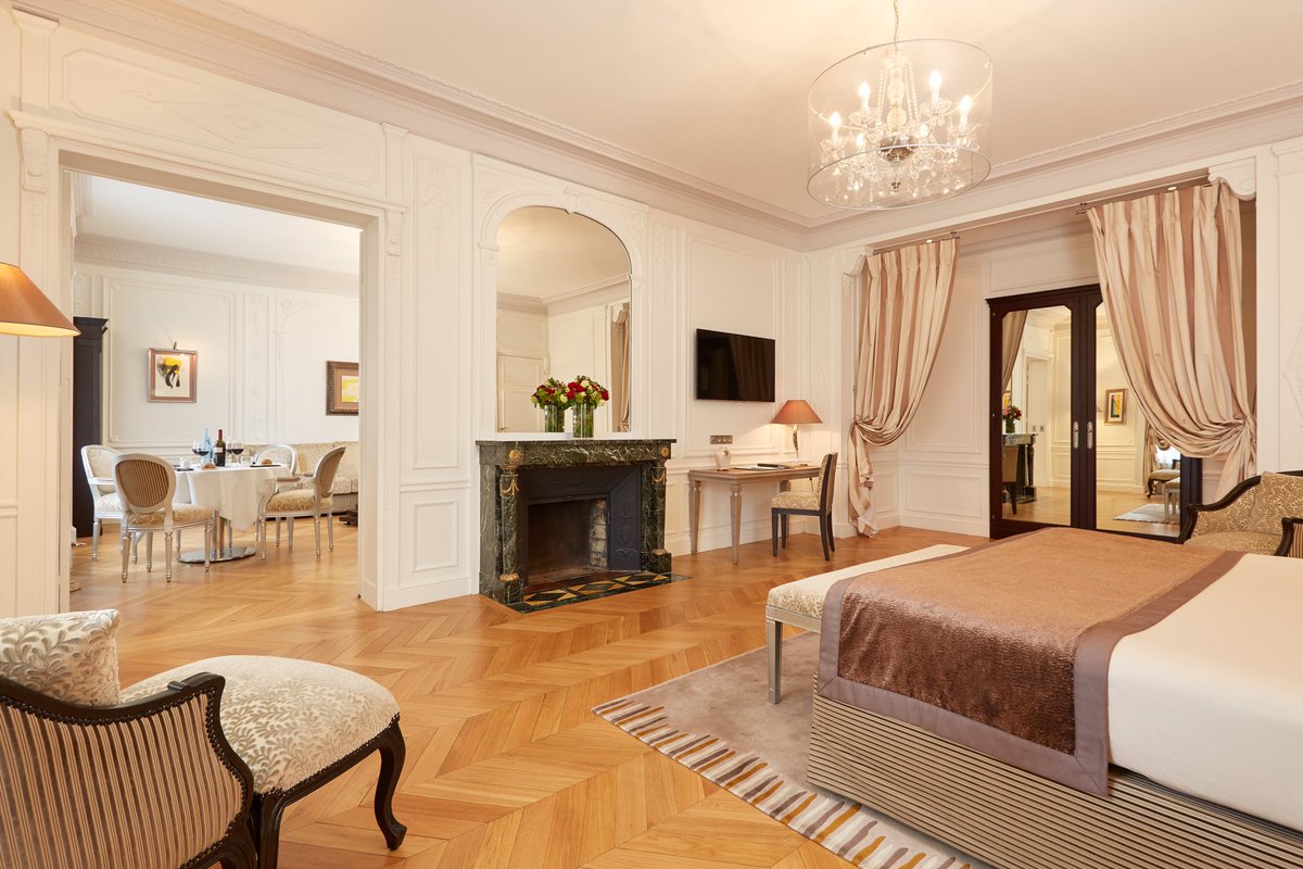 VILLAMAJESTIC's tweet photo. [Suite] 🌞 - Dream stays just steps away from the Champs-Élysées •
[Suite] 🌞 – Des séjours de rêve à deux pas des Champs-Élysées
•
#enjoymajesticdays #ThePreferredLife
•
#hotelmajesticandspaparis #leshotelsbaverez #paris #sun #terrace #frenchhistory #france https://t.co/2Rt9TjA7lR