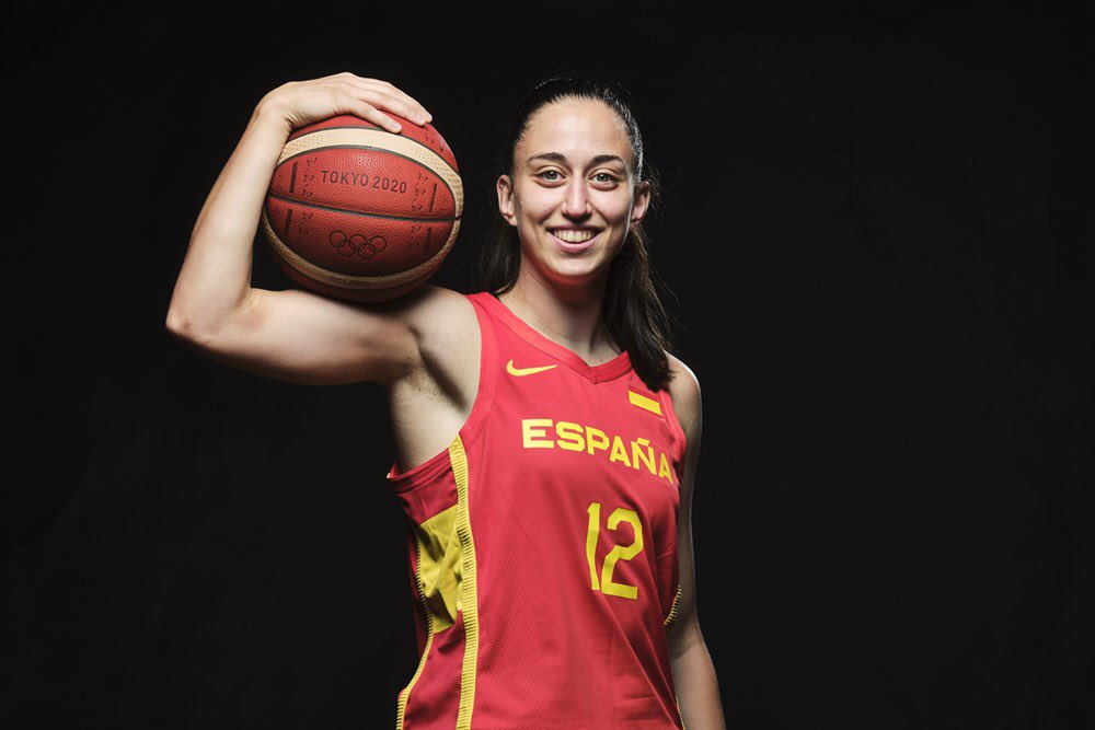 Varo 🎙️ on Twitter: "No quiero ni una sola palabra mala para Maite Cazorla. Ni un titular diciendo 'pudimos ganar con un triple que fallamos'. 22 años. Se cargó a la espalda