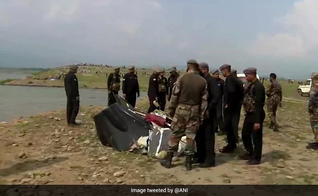 Search Resumes For Missing Pilots After Army Helicopter Crash In J&K https://t.co/IqdyxGIfMj https://t.co/yNVSOg1uu7